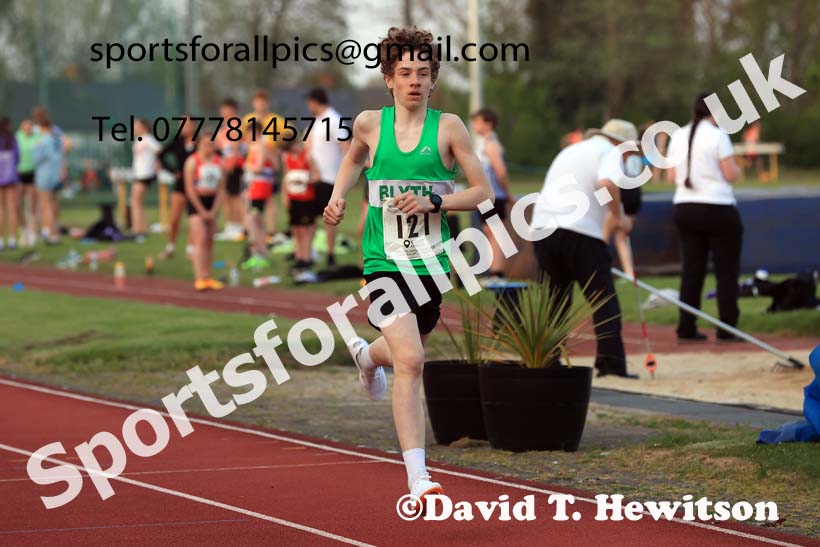 The 1500 metres, 2025 NEGP No. 1, Monkton Stadium, Jarrow. Photo: David T. Hewitson/Sports for All Pics